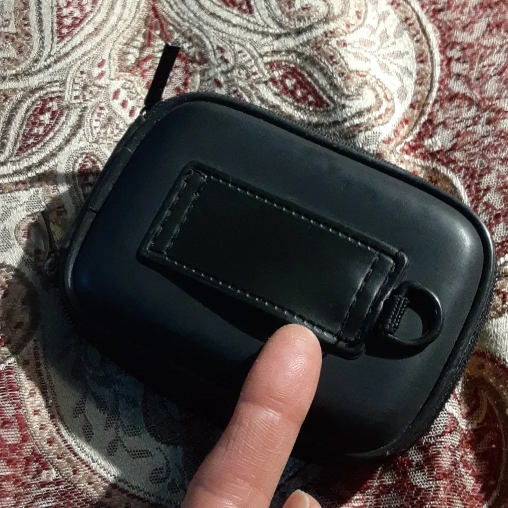 Shutterbug 📷 black camera case - Picture 3 of 15